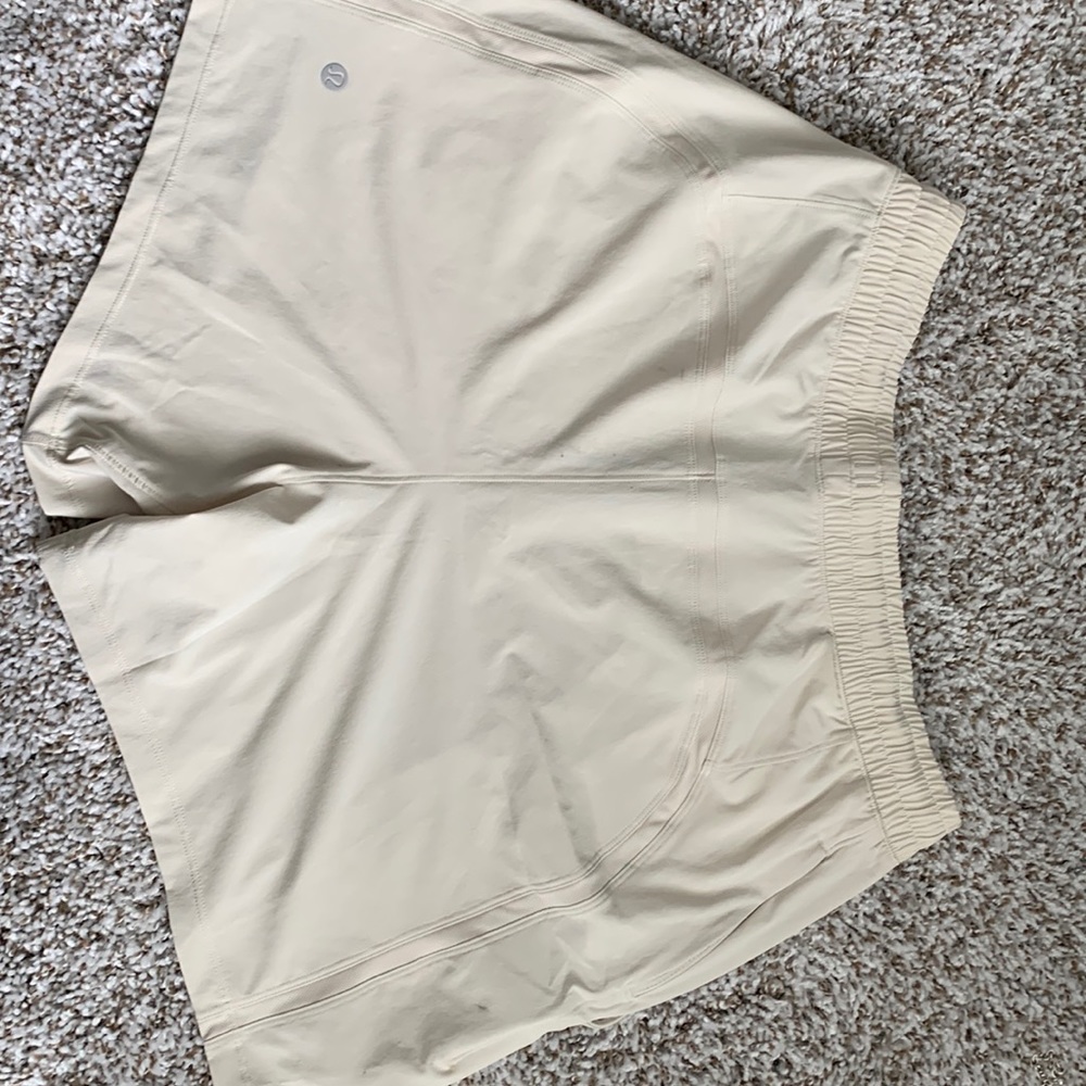 LuLu Lemon -Pace Breaker Short -NWT